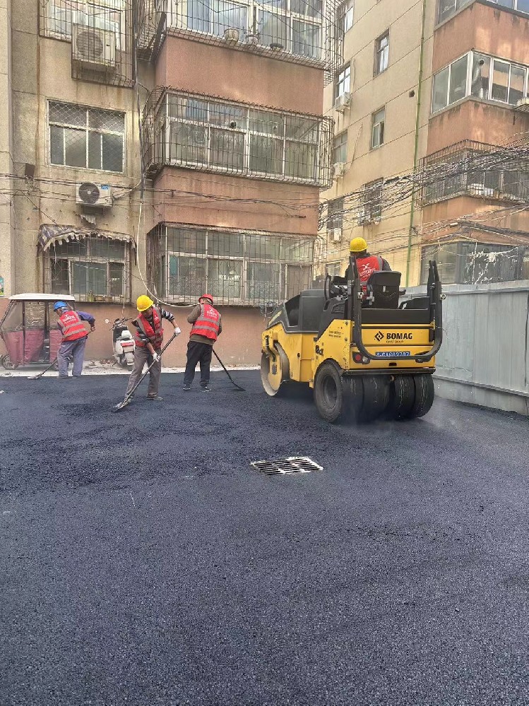 鄭州瀝青混凝土路面與水泥混凝土路面的區(qū)別？