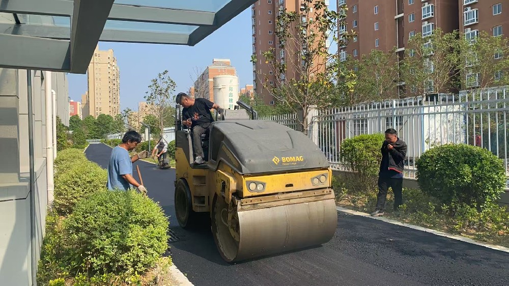 鄭州瀝青路面施工廠家：訴說城市故事的無聲詩人