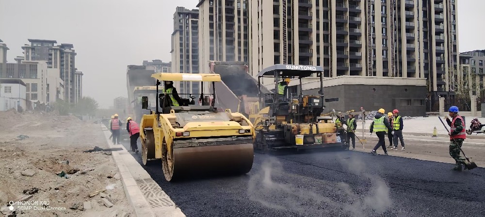匠心筑路，攜手同行丨鄭州瀝青路面施工廠家，為您鋪就品質(zhì)與信任之路