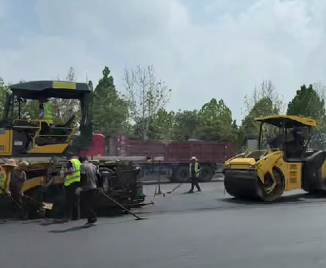 鄭州瀝青路面施工廠家專業(yè)團(tuán)隊(duì)，提供全方位技術(shù)支持